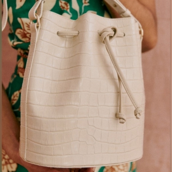 Sezane Handbags - SEZANE FARROW CROSSBODY BUCKET BAG IN ECRU CROCO PRINT LEATHER